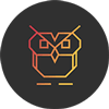 Logo de la chouette agence, sur un fond d'image avec des plan de web design et d'un telephone